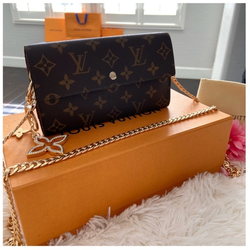 LV vintage trifold wallet small crossbody